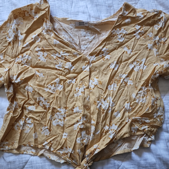 Woman's XL Floral Crops - Picture 1 of 6